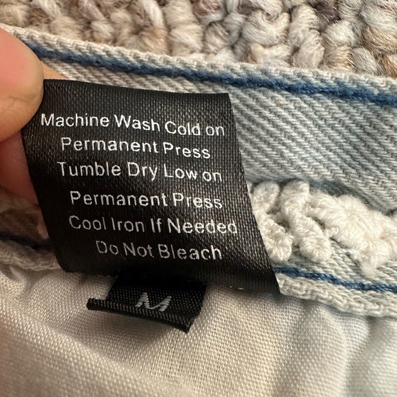 POL Graying blue Jean Shorts with Raw-Edge Hem floral embroidered size S NWOT - Picture 5 of 9